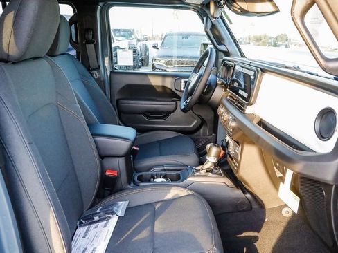New 2026 Jeep Gladiator Sport AWD/4WD image 18