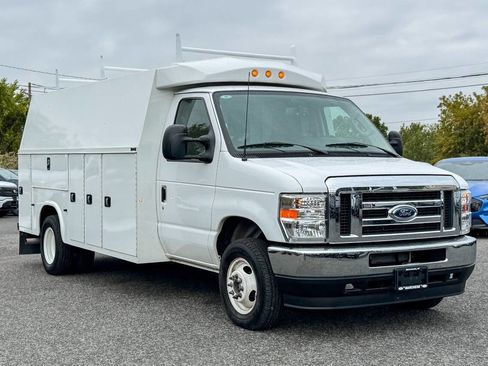 Used 2024 Ford E-450 and Econoline 450 Super Duty w/ Power Windows & Locks Group image 1