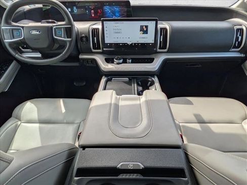 Certified 2025 Ford Expedition Active AWD/4WD image 17