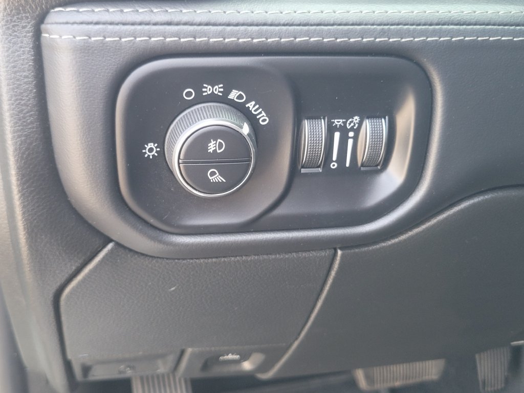 Used 2022 RAM 2500 Limited RWD image 17