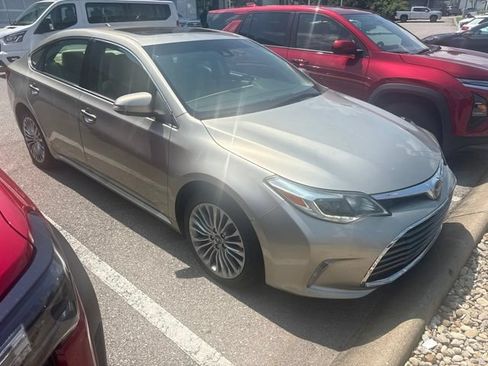 Used 2018 Toyota Avalon Limited w/ Carpet Mat Package FWD image 2