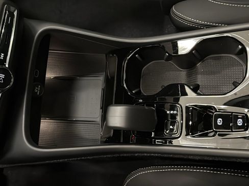 New 2026 Volvo XC40 B5 Ultra w/ Protection Package Premier image 19