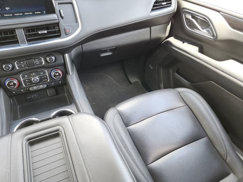 Certified 2022 Chevrolet Tahoe Z71 w/ Luxury Package AWD/4WD image 15