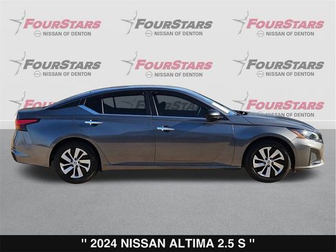 Used 2024 Nissan Altima 2.5 S image 3