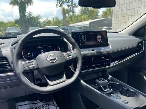 Used 2026 Nissan Rogue SL FWD image 12