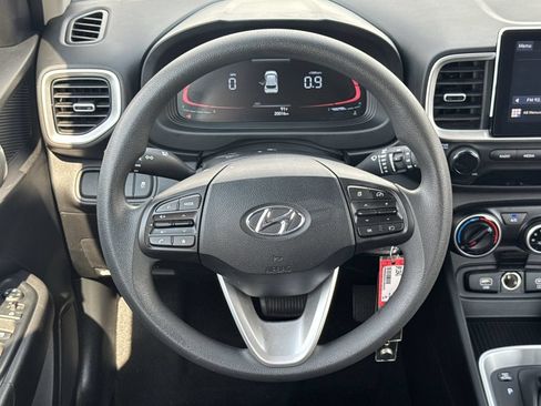 Used 2025 Hyundai Venue SE FWD image 23