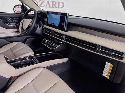New 2026 Lincoln Corsair Premiere FWD image 32