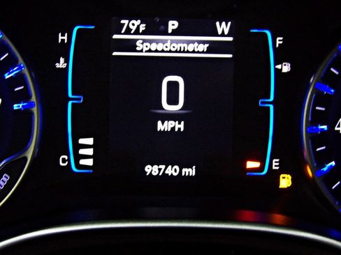 Used 2019 Chrysler Pacifica Touring-L FWD image 14