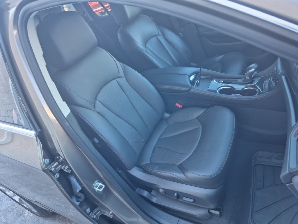Used 2019 Buick Envision Essence FWD image 17
