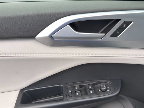 New 2026 Volkswagen Taos SE FWD image 20