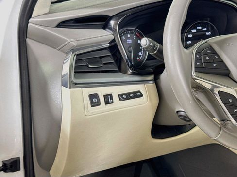 Used 2021 Cadillac XT5 Premium Luxury FWD image 8