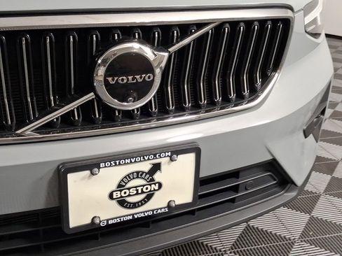 Certified 2024 Volvo XC40 B5 Ultimate w/ Protection Package Premier AWD/4WD image 5