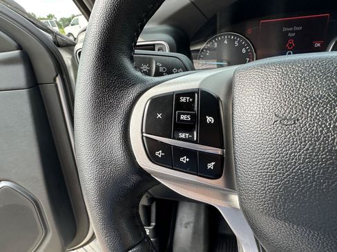 Used 2024 Ford Explorer XLT AWD/4WD image 24