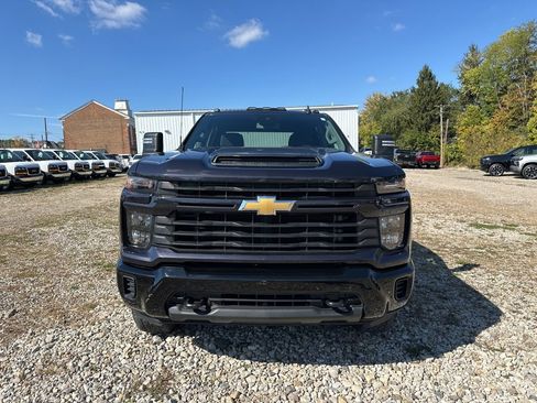 Used 2024 Chevrolet Silverado 2500 Custom w/ Custom Value Package image 8