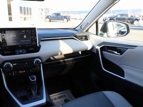 Used 2019 Toyota RAV4 XLE Premium image 29