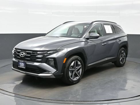 Used 2026 Hyundai Tucson SEL FWD image 2