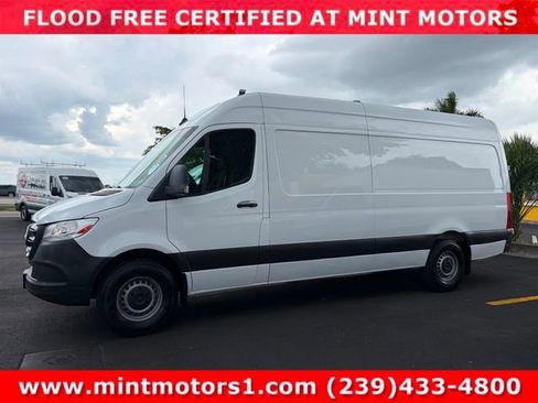 Used 2021 Mercedes-Benz Sprinter 2500 w/ Driver Convenience Package image 4