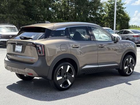 Used 2025 Nissan Kicks SR FWD image 11