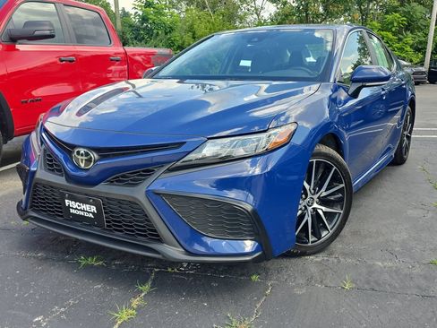 Used 2024 Toyota Camry SE FWD image 1