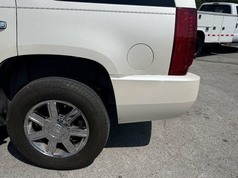 Used 2007 Cadillac Escalade AWD w/ Information Package image 37