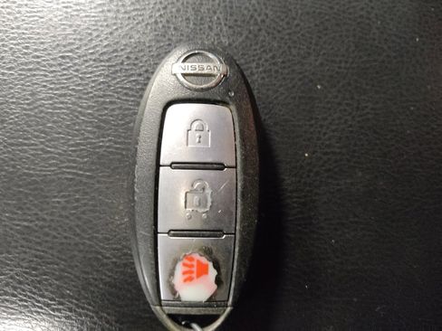 Used 2020 Nissan Pathfinder S image 32