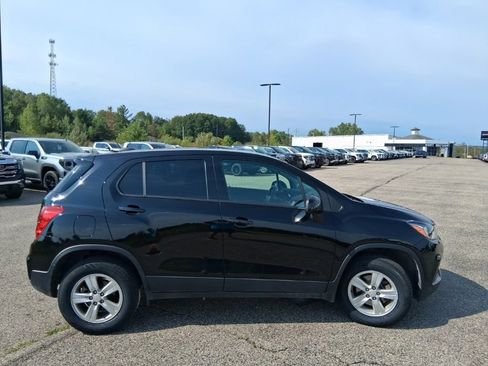 Used 2022 Chevrolet Trax LS w/ Tint and Cruise Package AWD/4WD image 7