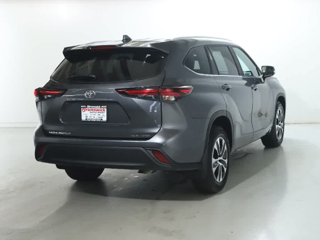 Used 2024 Toyota Highlander XLE AWD/4WD image 55