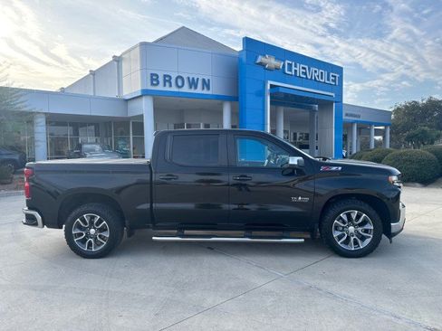 Used 2021 Chevrolet Silverado 1500 LT image 1