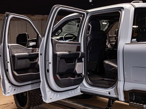 Used 2026 Ford F250 Platinum image 30