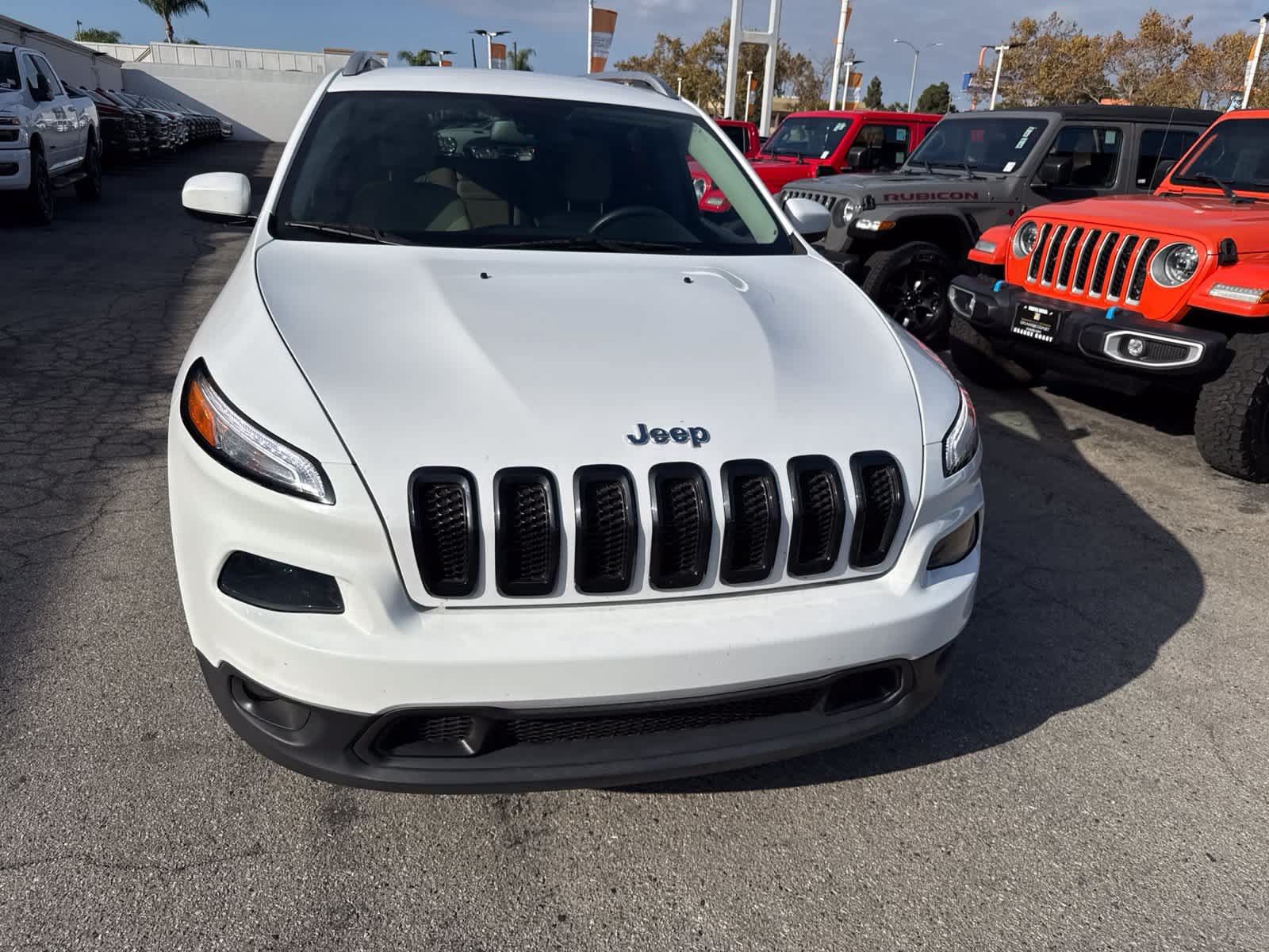 Used 2018 Jeep Cherokee Latitude FWD image 4