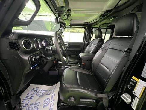 Used 2022 Jeep Wrangler Unlimited Sahara AWD/4WD image 17
