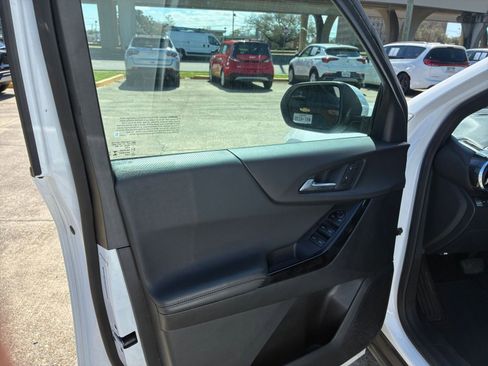 Used 2025 Chevrolet Equinox LT AWD/4WD image 15