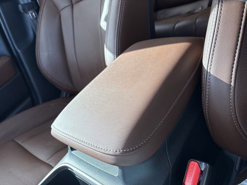 Used 2025 Subaru Outback Touring XT image 27