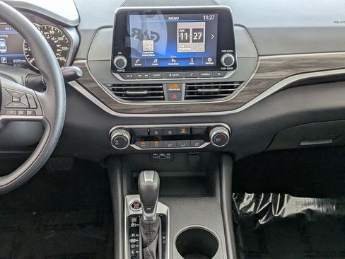 Used 2025 Nissan Altima 2.5 SV FWD image 19