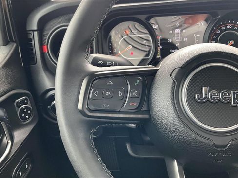 Used 2025 Jeep Wrangler Unlimited Rubicon AWD/4WD image 14