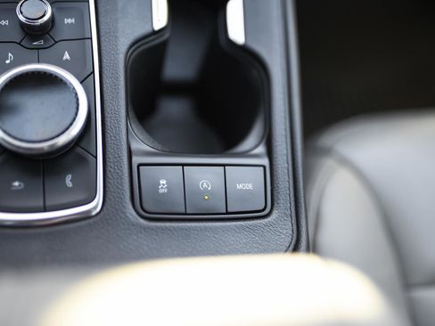 Used 2022 Cadillac XT4 Premium Luxury w/ Enhanced Visibility Package image 32