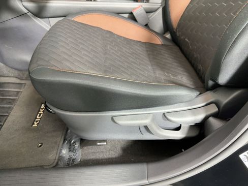 Used 2024 Nissan Kicks SR image 11