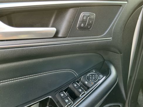 Used 2017 Ford Edge Titanium image 19