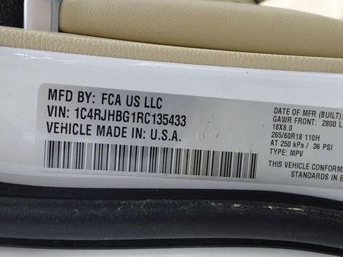 Used 2024 Jeep Grand Cherokee Limited image 22