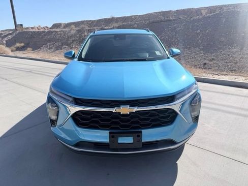 Used 2025 Chevrolet Trax LT w/ Driver Confidence Package FWD image 2