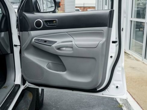 Used 2013 Toyota Tacoma PreRunner w/ SR5 Pkg image 32