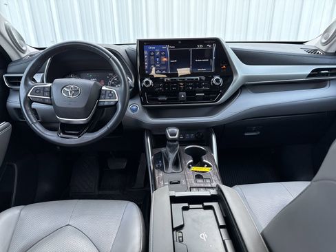 Used 2022 Toyota Highlander Platinum image 19