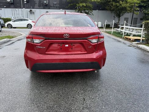 Used 2021 Toyota Corolla LE FWD image 3