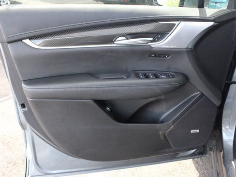 Used 2022 Cadillac XT6 Sport w/ Technology Package AWD/4WD image 23