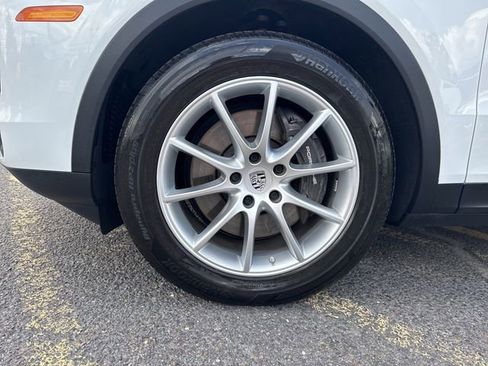 Used 2024 Porsche Cayenne image 6