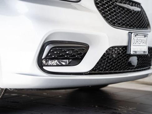 New 2026 Chrysler Pacifica Limited image 12