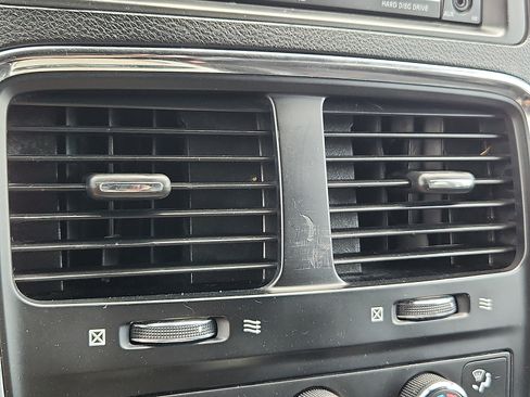 Used 2020 Dodge Grand Caravan SXT FWD image 25