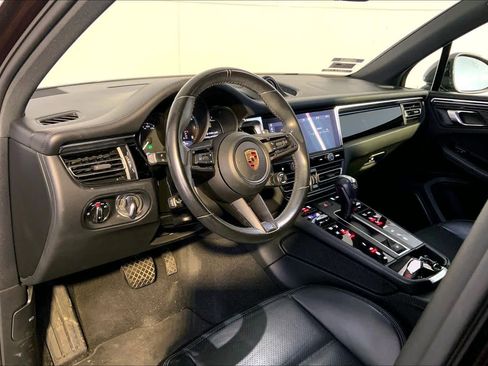 Used 2023 Porsche Macan Turbo image 4