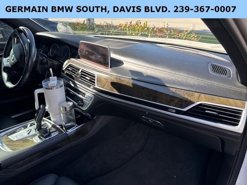 Used 2019 BMW 750i w/ Executive Package image 26