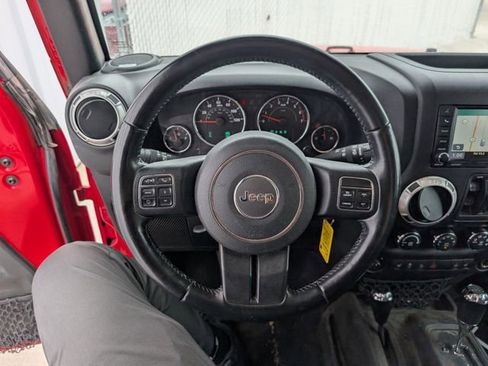 Used 2017 Jeep Wrangler Unlimited Sahara w/ Connectivity Group AWD/4WD image 9